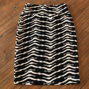 LuLaRoe M Cassie skirt- black & white pattern